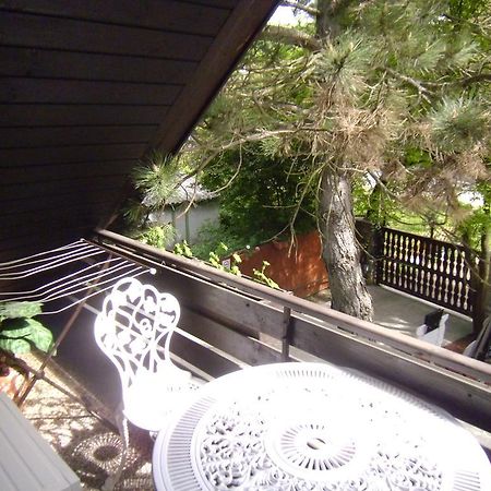 Garden Etterem Kavezo Es Panzio Tahitotfalu Luaran gambar